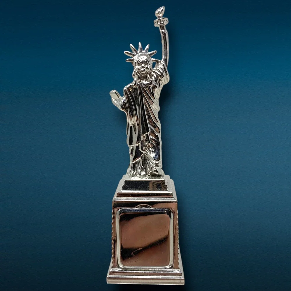Vintage Elgin Miniature Statue of Liberty Clock Novelty Desk New York Souvenir